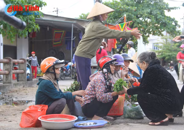 photo nguoi ha tinh trong gio lanh dau mua
