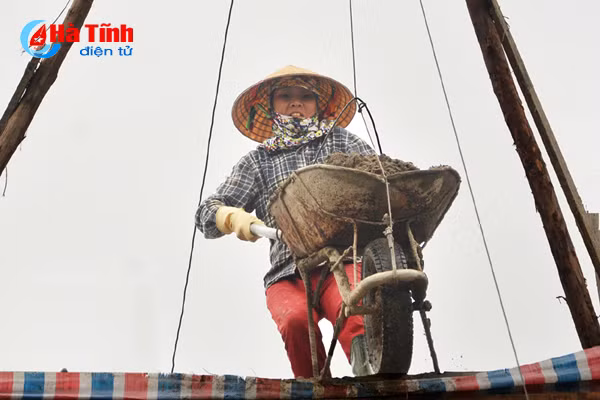 nhung phu nu ha tinh quen ngay 20 10