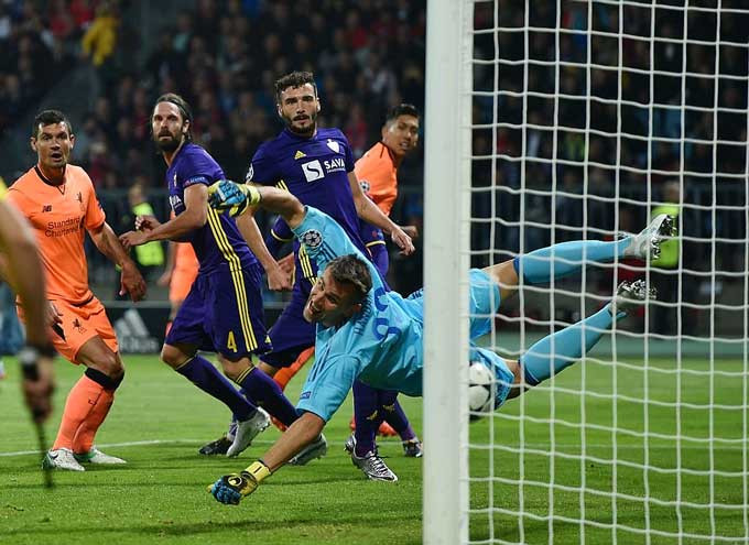 liverpool gianh chien thang ky luc sevilla thua soc