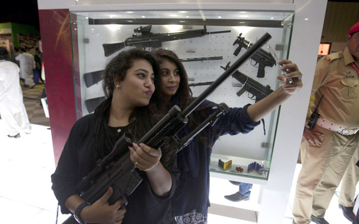 nhung quy co dam me vu khi xam chiem trien lam quoc phong the gioi