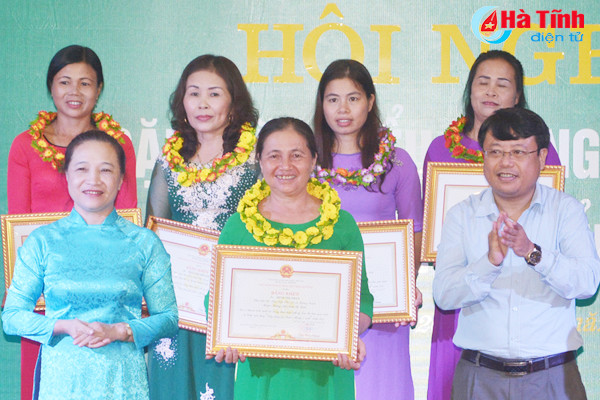 vinh danh 53 can bo hoi vien phu nu tieu bieu nam 2017
