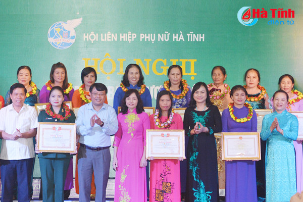 vinh danh 53 can bo hoi vien phu nu tieu bieu nam 2017