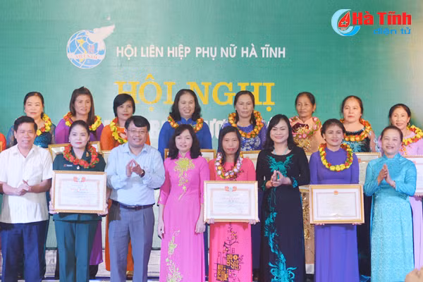 vinh danh 53 can bo hoi vien phu nu tieu bieu nam 2017