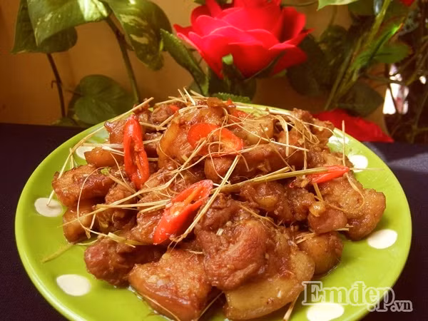 mon thit ba chi rang sa ot cho ngay thu se lanh