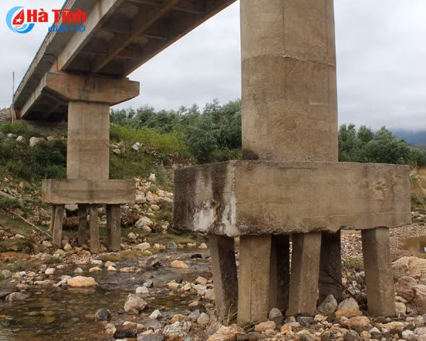 thi xa ky anh ngon ngang nhung cong trinh dan sinh xuong cap