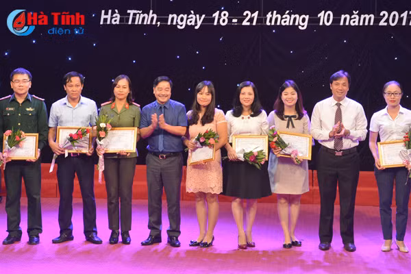 vinh danh 43 tac pham du lien hoan pt th ha tinh lan thu xxi