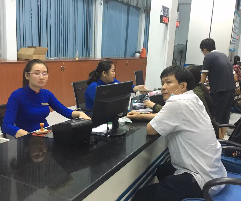 ngay dau ban ve tau tet hon 24 000 ve da duoc ban thanh cong