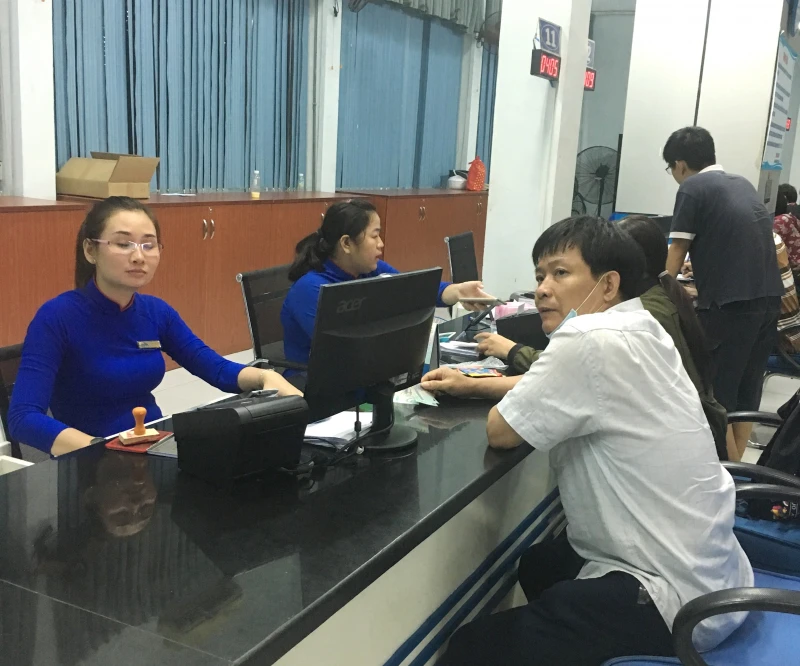 ngay dau ban ve tau tet hon 24 000 ve da duoc ban thanh cong