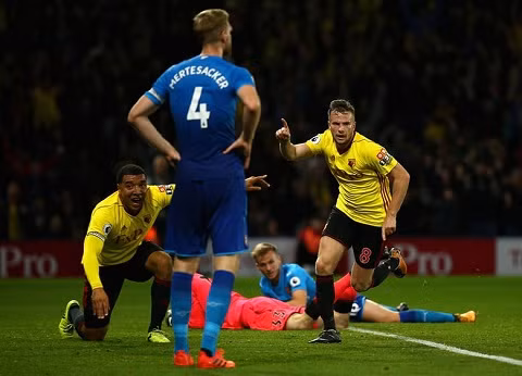 van de cua arsenal khi nhung doi chan khong con muon da