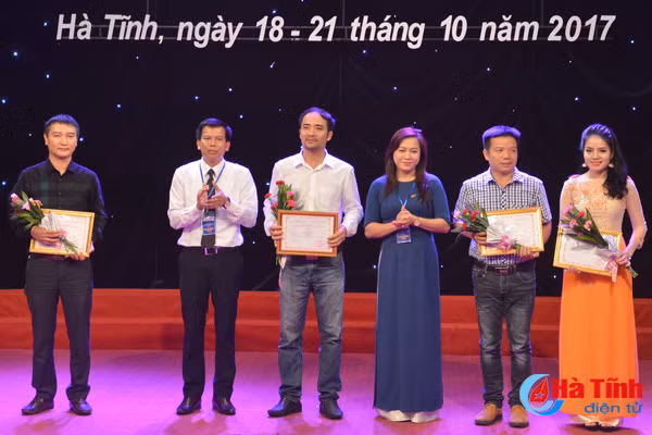 vinh danh 43 tac pham du lien hoan pt th ha tinh lan thu xxi