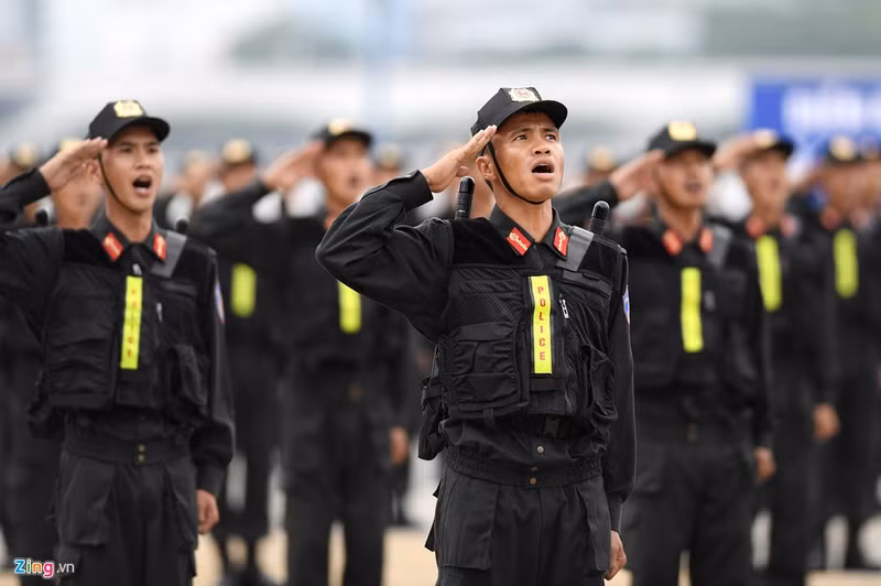 Buổi diễn tập kéo dài 2 giờ tại đường Trần Hưng Đạo, quận Sơn Trà, TP Đà Nẵng. dan xe dac chung tap luyen bao ve apec