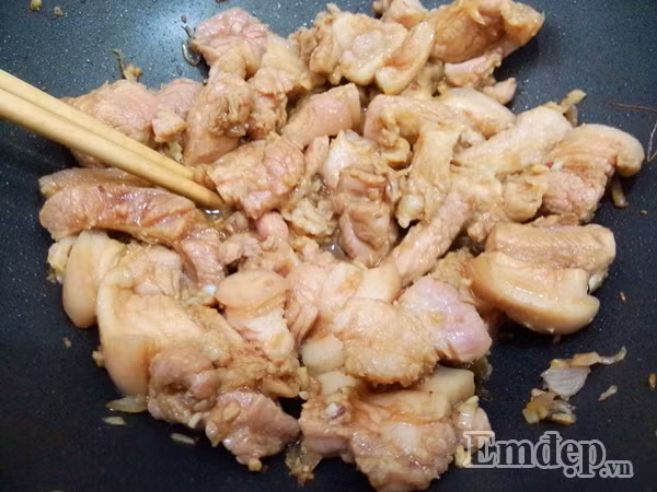 mon thit ba chi rang sa ot cho ngay thu se lanh