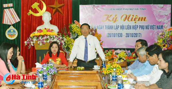 lanh dao tinh chuc mung can bo hoi vien phu nu ha tinh