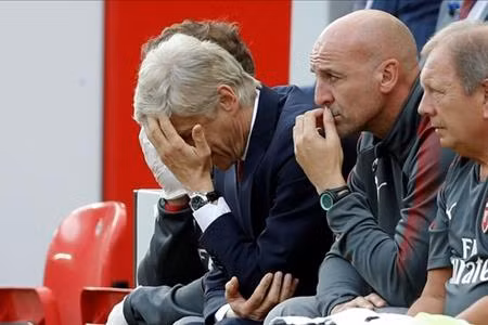 van de cua arsenal khi nhung doi chan khong con muon da