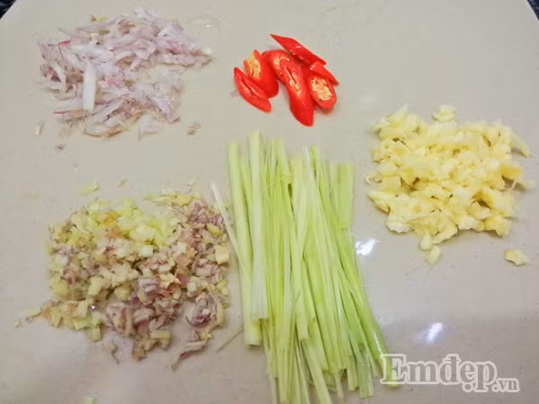 mon thit ba chi rang sa ot cho ngay thu se lanh