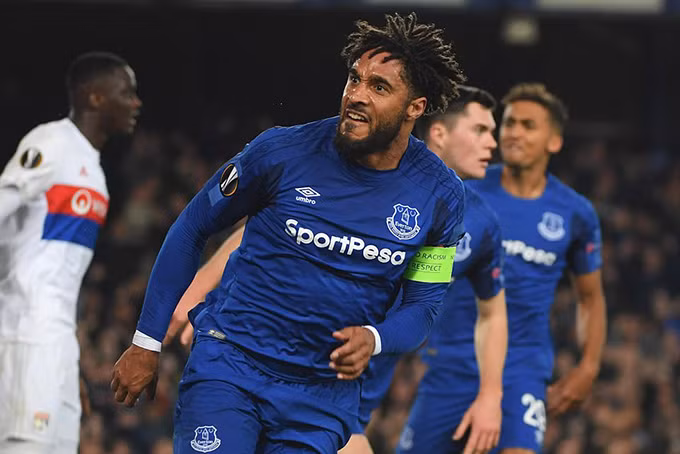 vong bang europa league arsenal chac suat di tiep everton nguy co loai som