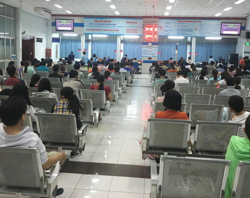 ngay dau ban ve tau tet hon 24 000 ve da duoc ban thanh cong