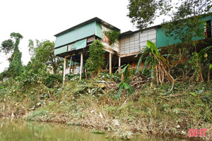 Sông “nuốt” đất, áp sát móng nhà...