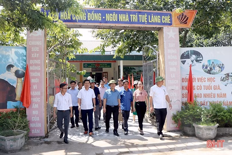 Đoàn công tác Tuyên Quang tham quan nông thôn mới ở Hương Sơn