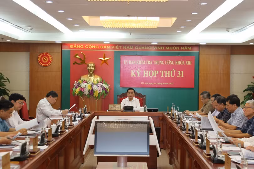 Đề nghị Bộ Chính trị xem xét kỷ luật một số cán bộ, đảng viên