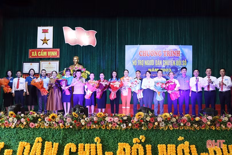 100% xã, thị trấn ở Cẩm Xuyên triển khai chuyển đổi số