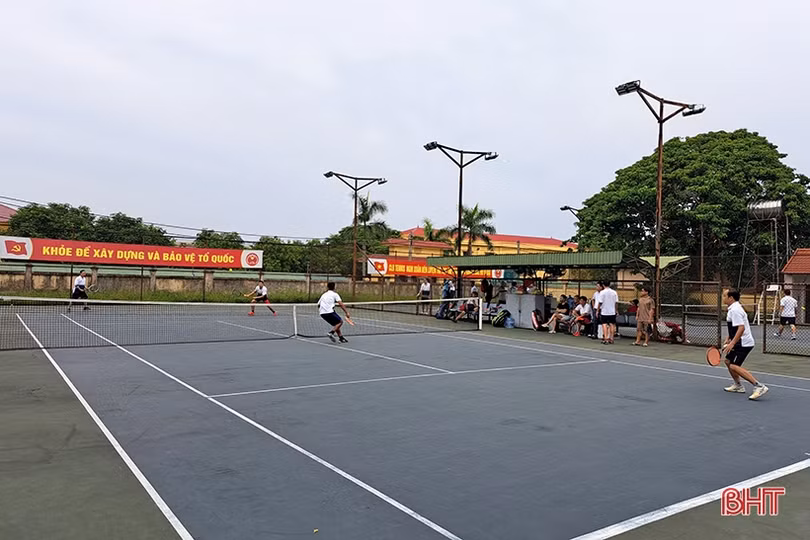 Giải quần vợt đồng hành cùng trẻ em đến trường ở Nghi Xuân