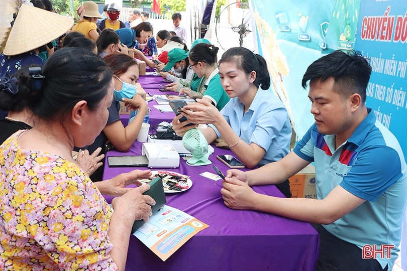 100% xã, thị trấn ở Cẩm Xuyên triển khai chuyển đổi số