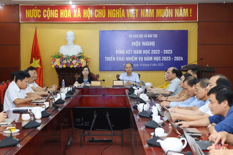 Tiếp tục đổi mới công tác giáo dục theo hướng chuyên nghiệp, hiện đại