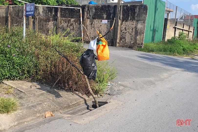 Hàng loạt lưới chắn rác trên các tuyến phố Hà Tĩnh “không cánh mà bay”