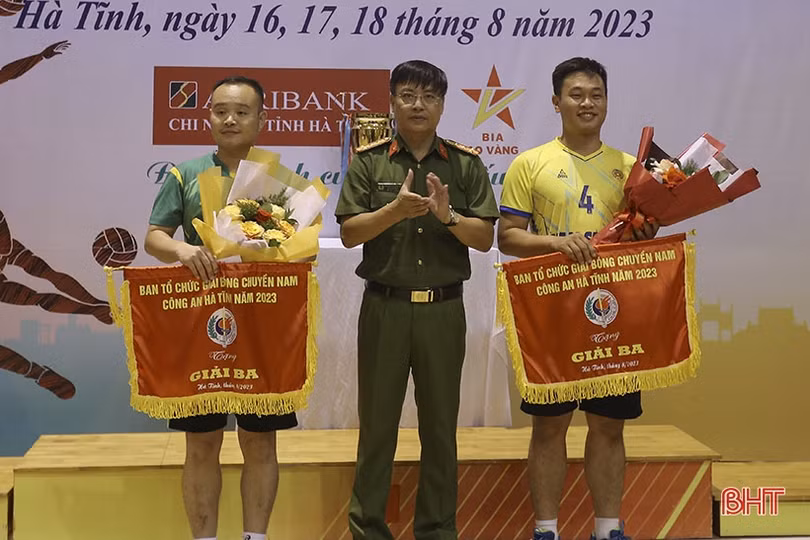 Công an Hương Sơn vô địch Giải Bóng chuyền nam Công an tỉnh