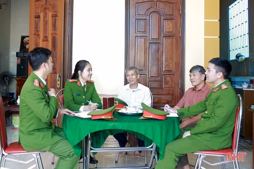 Nữ chiến sỹ công an tình nguyện về cơ sở được dân tin, dân quý