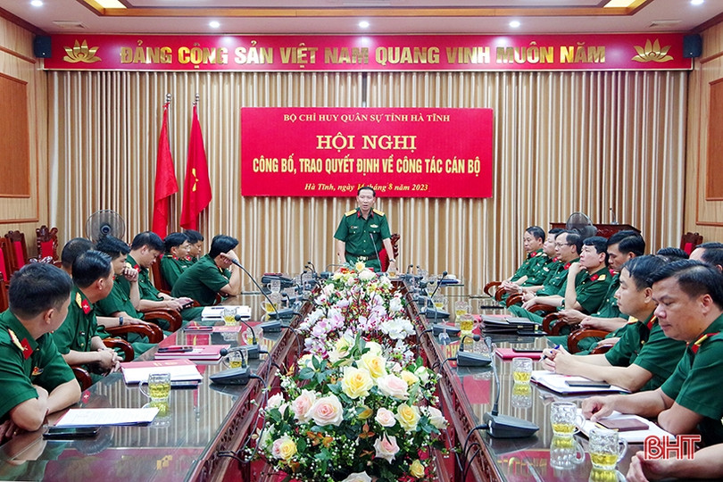 Bộ CHQS tỉnh Hà Tĩnh công bố các quyết định điều động, bổ nhiệm cán bộ