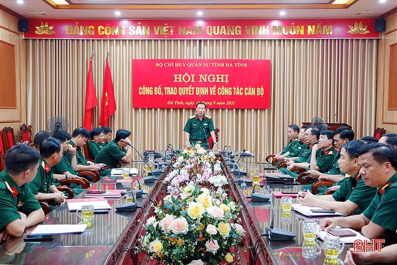 Bộ CHQS tỉnh Hà Tĩnh công bố các quyết định điều động, bổ nhiệm cán bộ