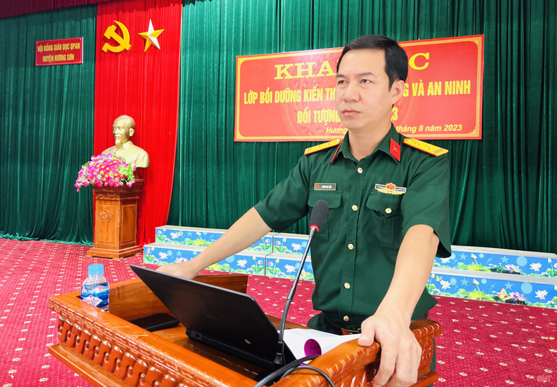 Bồi dưỡng kiến thức quốc phòng - an ninh cho cán bộ, giáo viên Hương Sơn