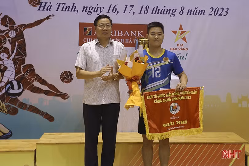 Công an Hương Sơn vô địch Giải Bóng chuyền nam Công an tỉnh