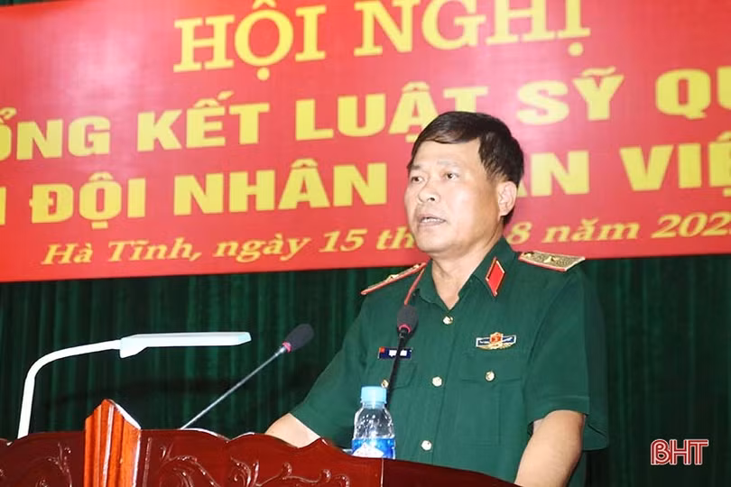 Khen thưởng 10 tập thể, cá nhân trong thực hiện Luật Sĩ quan QĐND Việt Nam