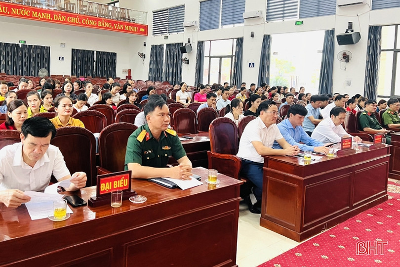 Bồi dưỡng kiến thức quốc phòng - an ninh cho cán bộ, giáo viên Hương Sơn