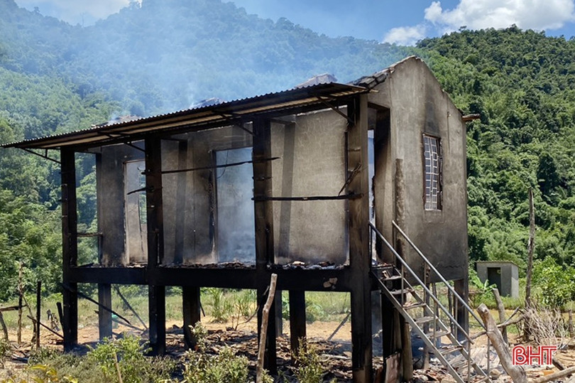 “Bà hỏa” thiêu rụi ngôi nhà của 1 hộ dân tộc Chứt 