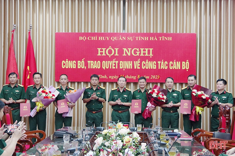 Bộ CHQS tỉnh Hà Tĩnh công bố các quyết định điều động, bổ nhiệm cán bộ