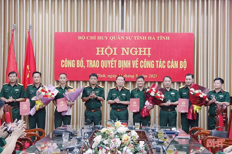 Bộ CHQS tỉnh Hà Tĩnh công bố các quyết định điều động, bổ nhiệm cán bộ