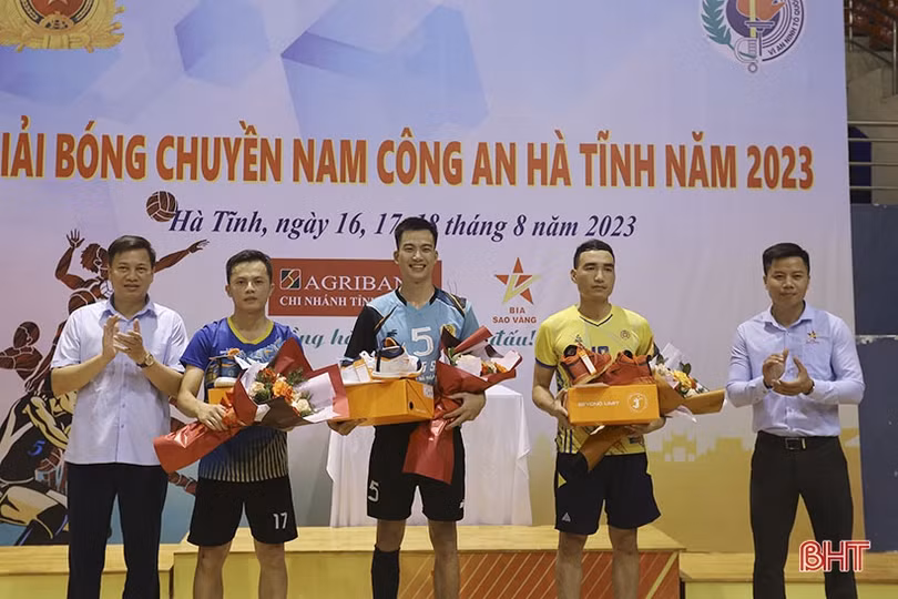 Công an Hương Sơn vô địch Giải Bóng chuyền nam Công an tỉnh