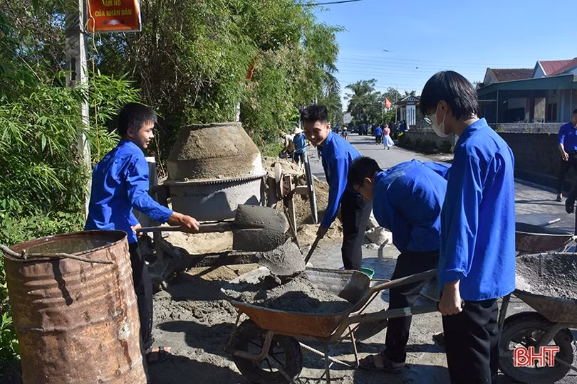 Sôi nổi Ngày hội chiến sĩ tình nguyện Hoa phượng đỏ của tuổi trẻ Hà Tĩnh