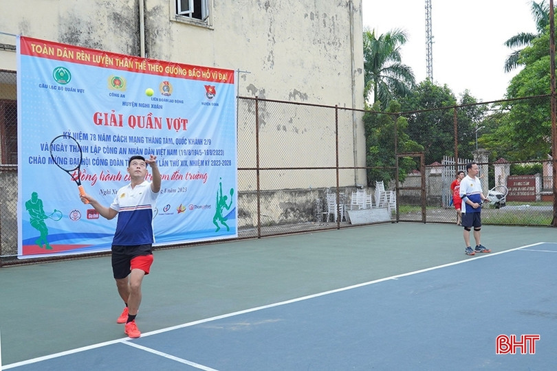 Giải quần vợt đồng hành cùng trẻ em đến trường ở Nghi Xuân