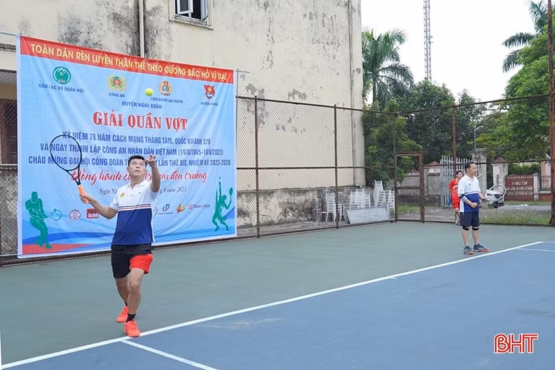 Giải quần vợt đồng hành cùng trẻ em đến trường ở Nghi Xuân