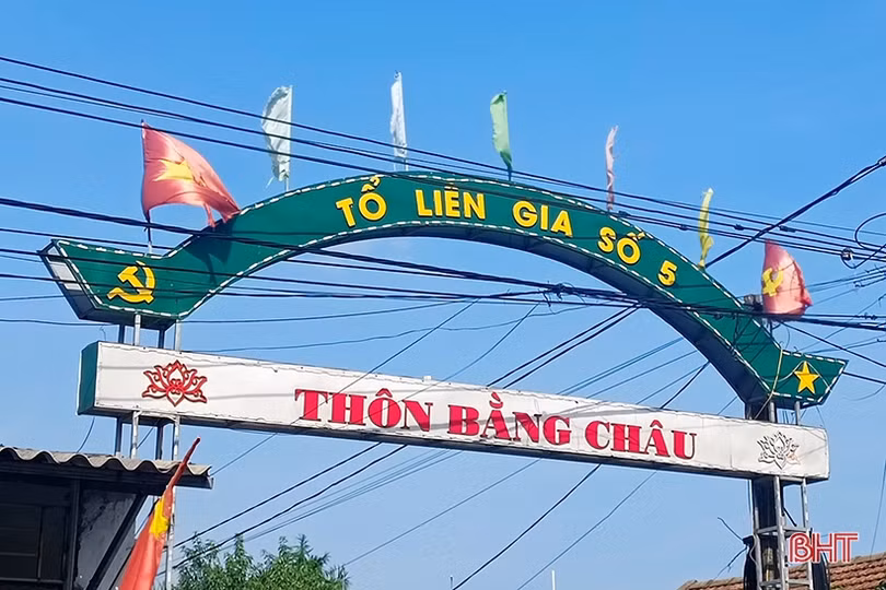 Chấn chỉnh tình trạng sử dụng cờ Đảng sai quy cách