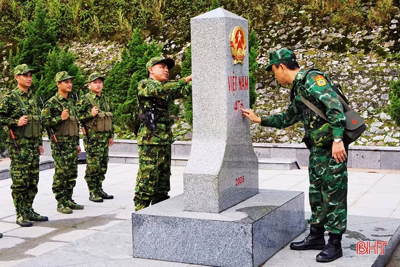 Tổ chức tuần tra song phương trên tuyến biên giới Việt Nam - Lào