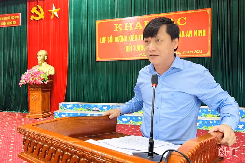 Bồi dưỡng kiến thức quốc phòng - an ninh cho cán bộ, giáo viên Hương Sơn