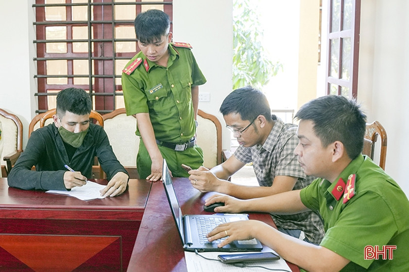 Bẫy chim sẻ giữa trung tâm thành phố, bị phạt 3 triệu đồng