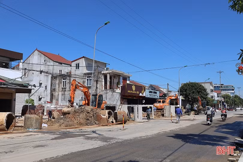 Gấp rút thi công các dự án nâng cấp hạ tầng đô thị ở thành phố trung tâm Hà Tĩnh