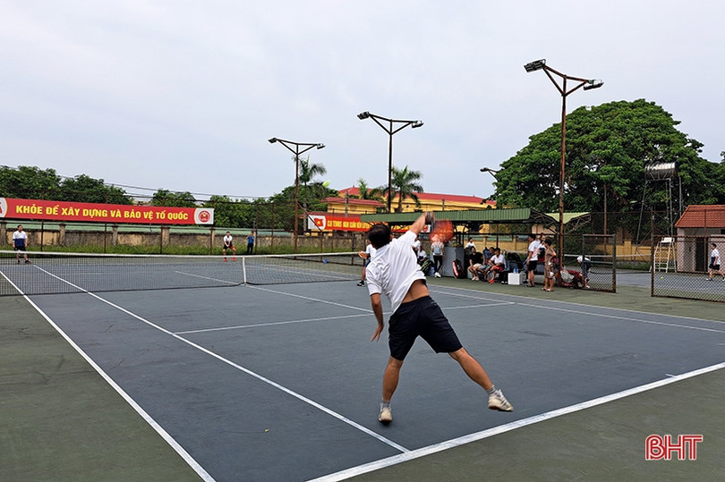 Giải quần vợt đồng hành cùng trẻ em đến trường ở Nghi Xuân